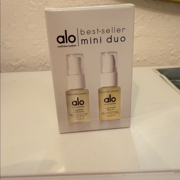 ALO Yoga Other - ALO Yoga Best-Seller Mini Duo Skincare Set - White and Gold
